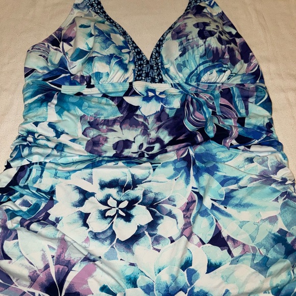 Women’s 2pc Bathing suit - Picture 3 of 6